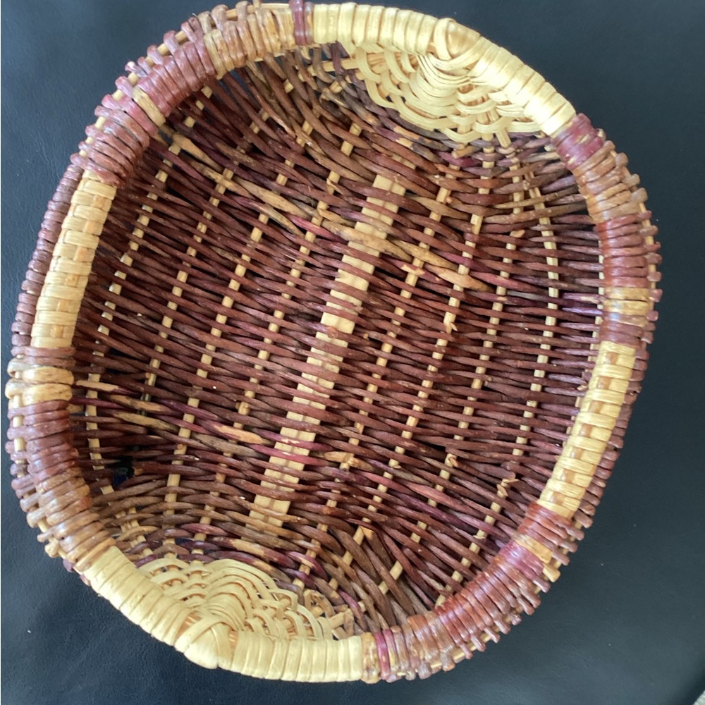 TWO RUSTIC HANDMADE BASKETS - Picture 5 of 11